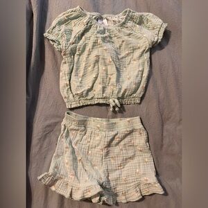 3T girls matching shirt/shorts set